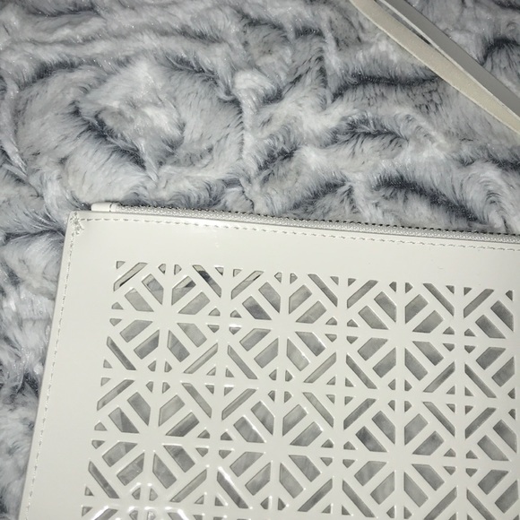 🗣LAST ONE ⭐️🆕 Tory Burch wristlet - Picture 2 of 8